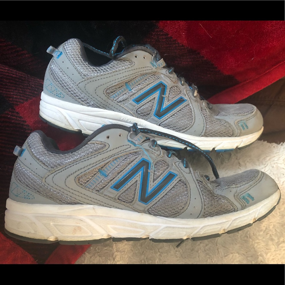 Women’s New Balance 402 Grey and Blue Running Shoes 💙